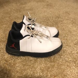 White and Black Jordan Te2 Size 9c